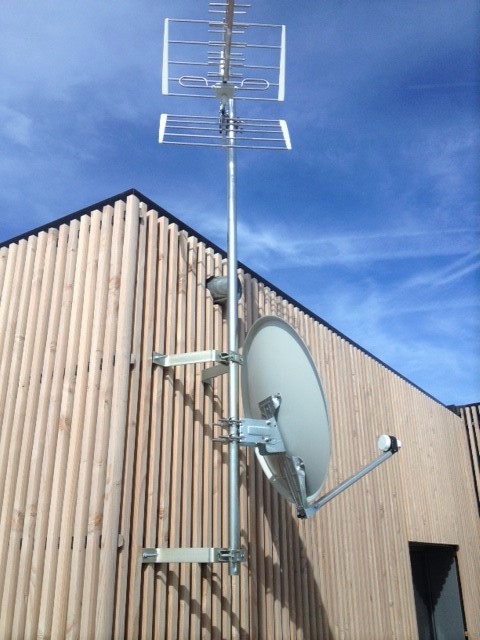 Installation antenne individuelle en TNT et Antenne parabolqiue Geosat Antenniste Albi